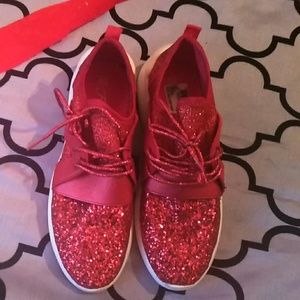 BEAUTIFUL RED SHINING TENNIS SHOES